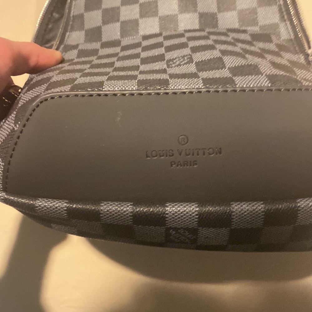 Luis Vuitton bag - Picture 2 of 4
